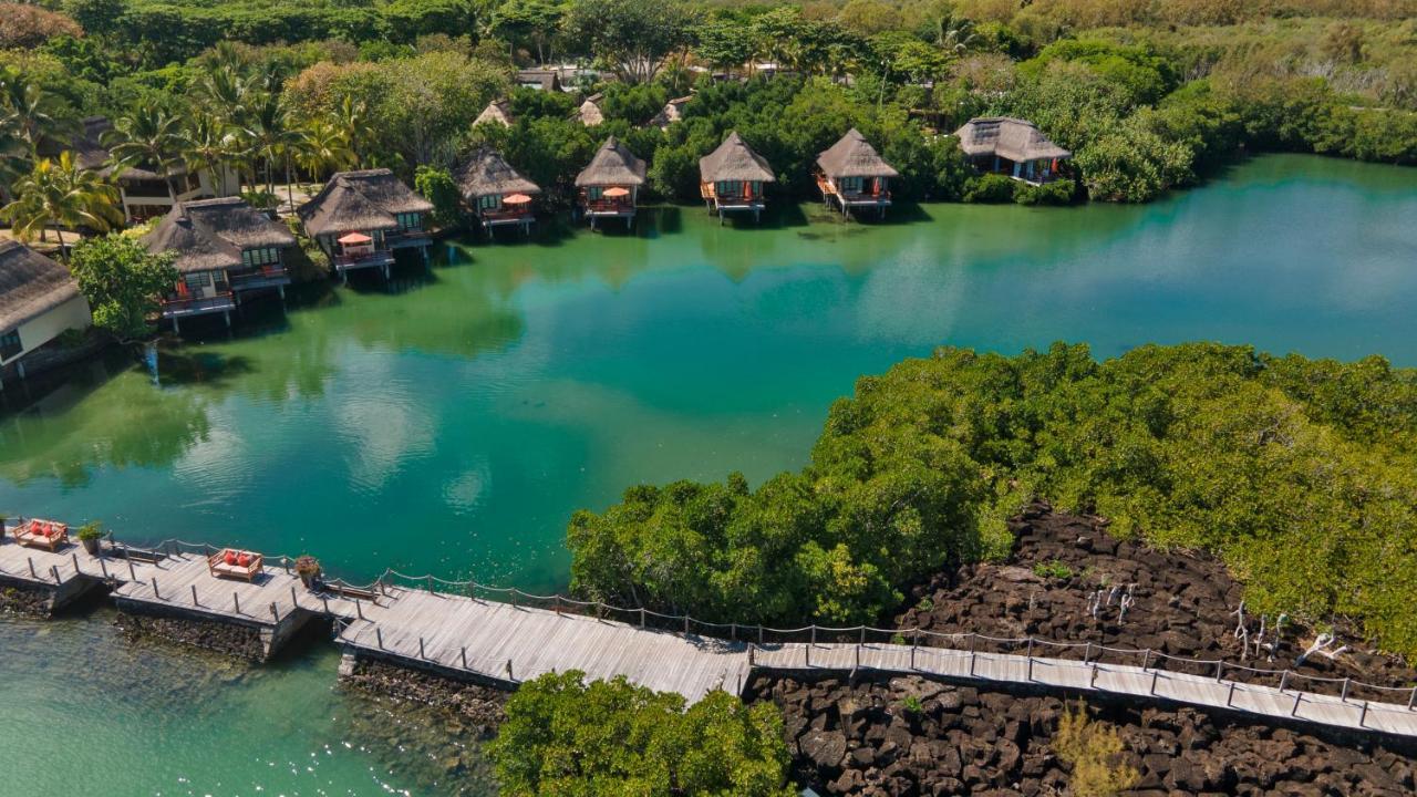 คอนสแตนซ์ ปริ้นซ์ โมริซ Hotel ป๊อสเตอ เด ฟลัคว์ ภายนอก รูปภาพ The resort's bungalows