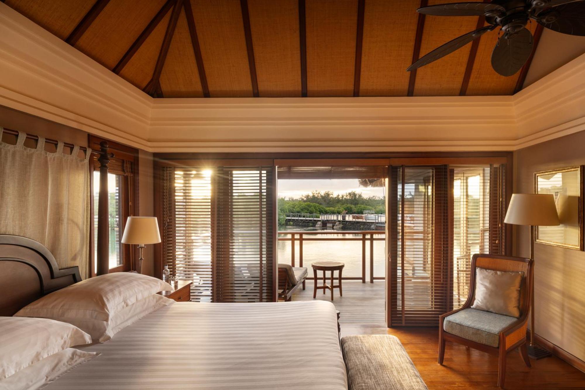 คอนสแตนซ์ ปริ้นซ์ โมริซ Hotel ป๊อสเตอ เด ฟลัคว์ ภายนอก รูปภาพ A bedroom at the Four Seasons Hotel, Bangkok