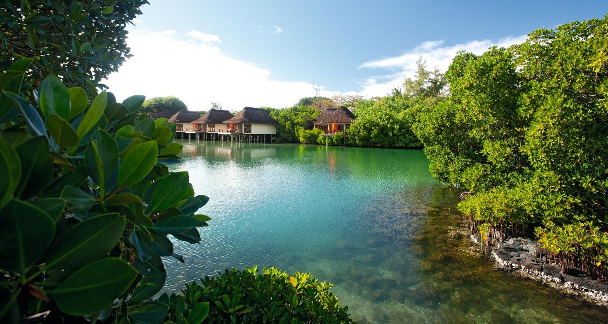 คอนสแตนซ์ ปริ้นซ์ โมริซ Hotel ป๊อสเตอ เด ฟลัคว์ ภายนอก รูปภาพ The lagoon at the resort