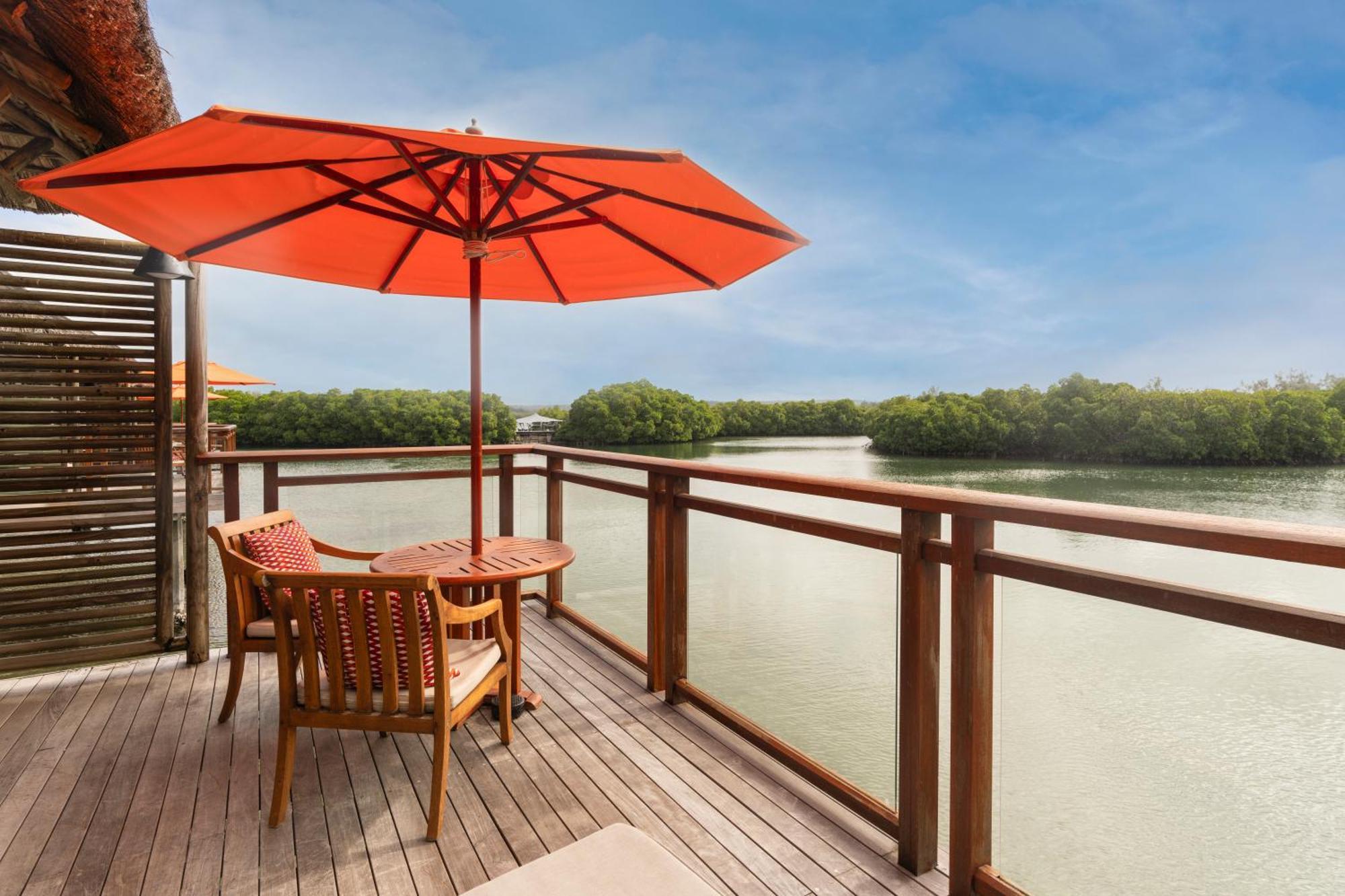 คอนสแตนซ์ ปริ้นซ์ โมริซ Hotel ป๊อสเตอ เด ฟลัคว์ ภายนอก รูปภาพ View of the river from the hotel