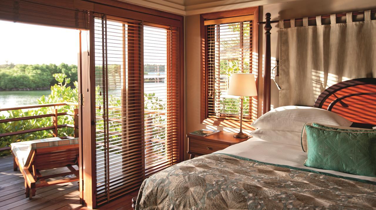 คอนสแตนซ์ ปริ้นซ์ โมริซ Hotel ป๊อสเตอ เด ฟลัคว์ ภายนอก รูปภาพ A bedroom at the Four Seasons Resort